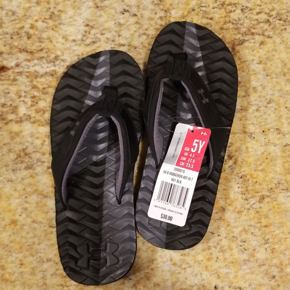 Kids size 5Y underamour sandals